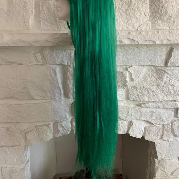 Long Green Wig - Picture 4 of 7